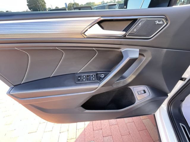 Used 2022 Volkswagen Tiguan SEL R-Line AWD/4WD image 10