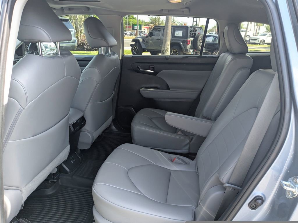 Used 2023 Toyota Highlander XLE image 13