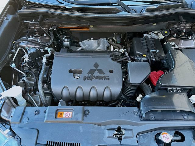 Used 2017 Mitsubishi Outlander SEL image 33