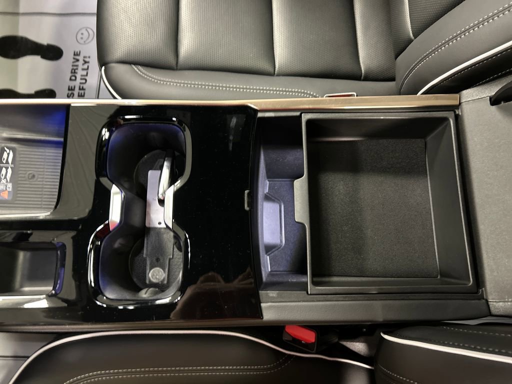 Used 2025 Buick Enclave Avenir image 21