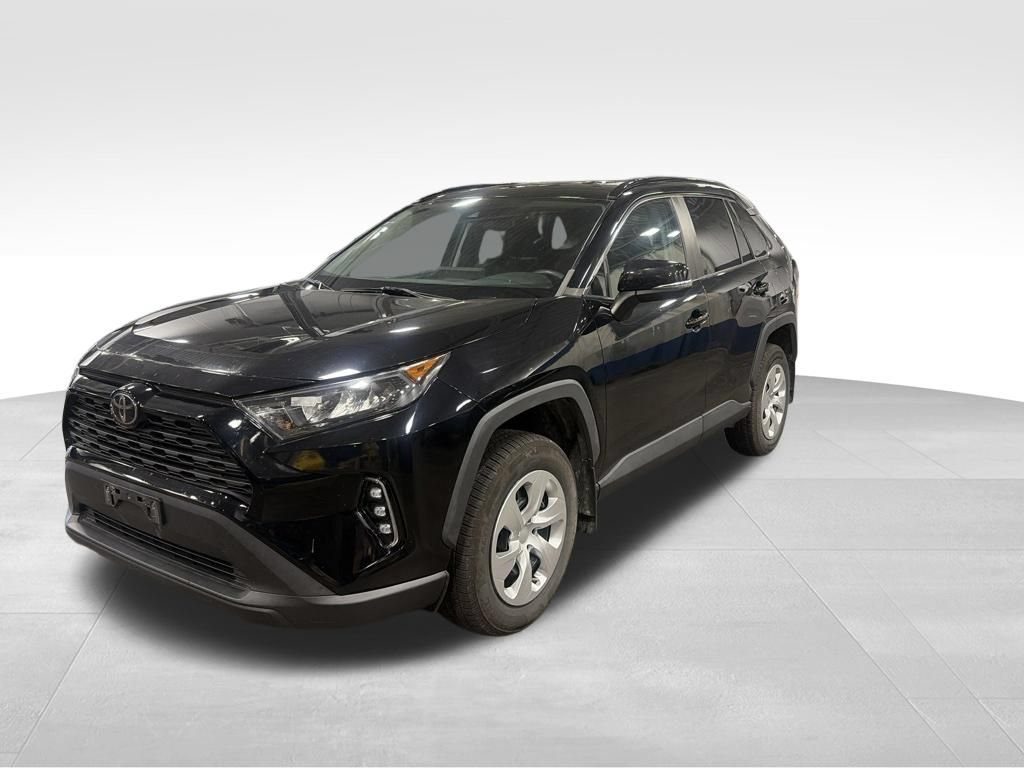 Used 2019 Toyota RAV4 LE AWD/4WD image 2