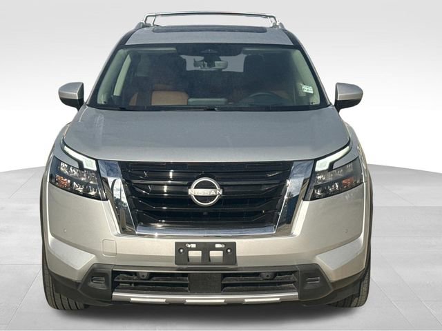 Used 2025 Nissan Pathfinder Platinum w/ Cargo Package image 2