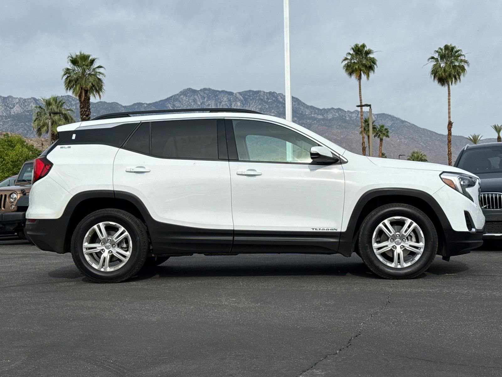 Used 2018 GMC Terrain SLE w/ Driver Convenience Package image 2