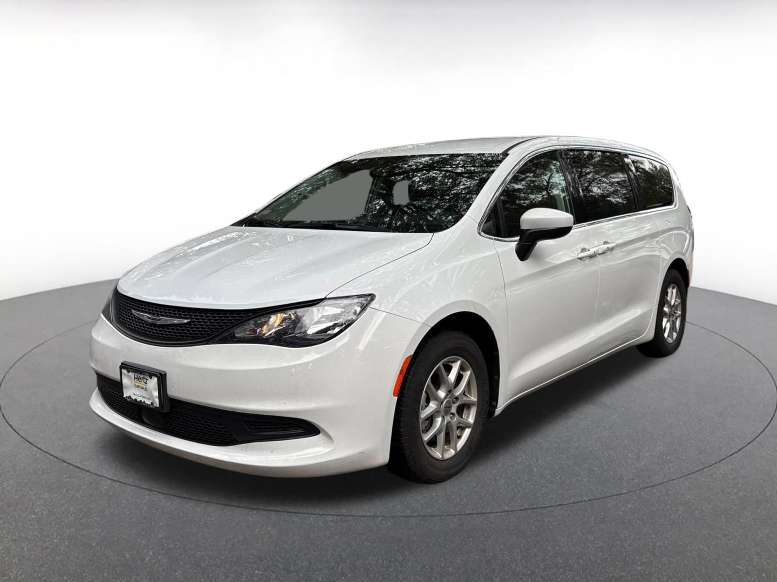 Used 2023 Chrysler Voyager LX FWD image 4