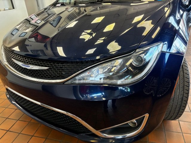 Used 2020 Chrysler Pacifica Touring-L image 9