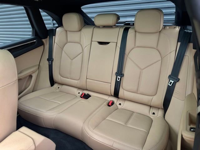 Certified 2025 Porsche Macan image 34