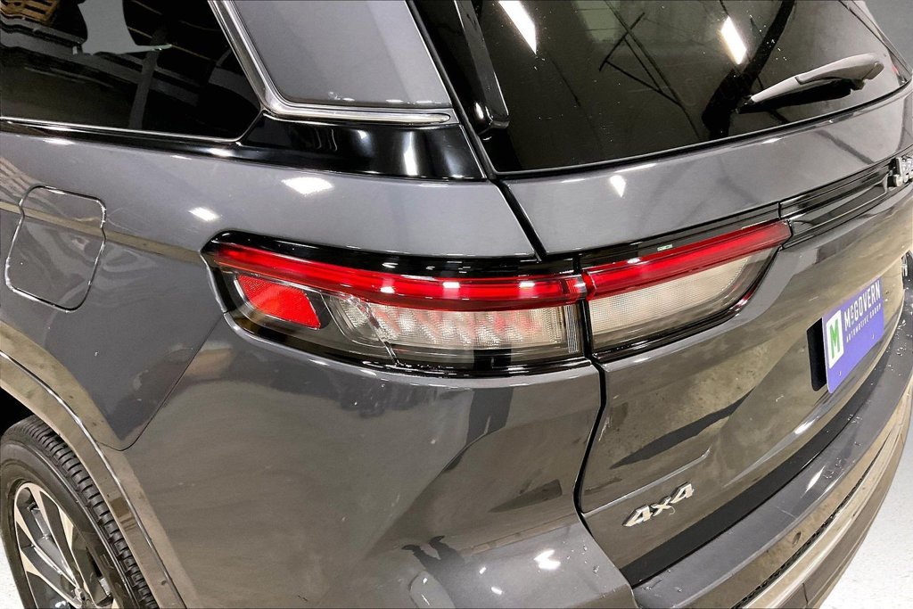 Used 2022 Jeep Grand Cherokee Overland AWD/4WD image 24