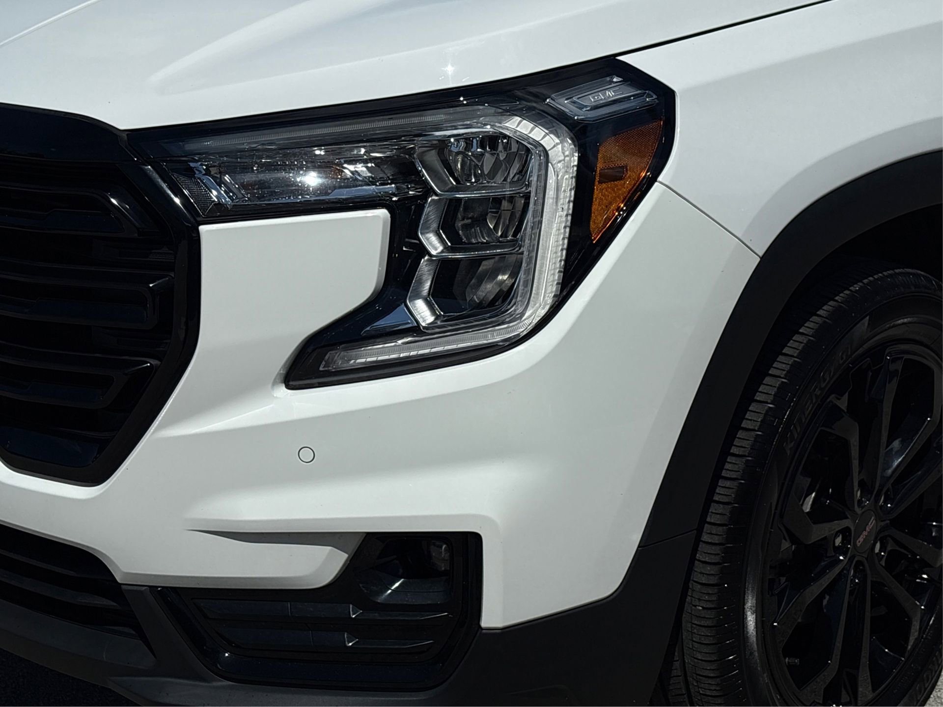 Used 2022 GMC Terrain SLT w/ Infotainment Package II AWD/4WD image 14