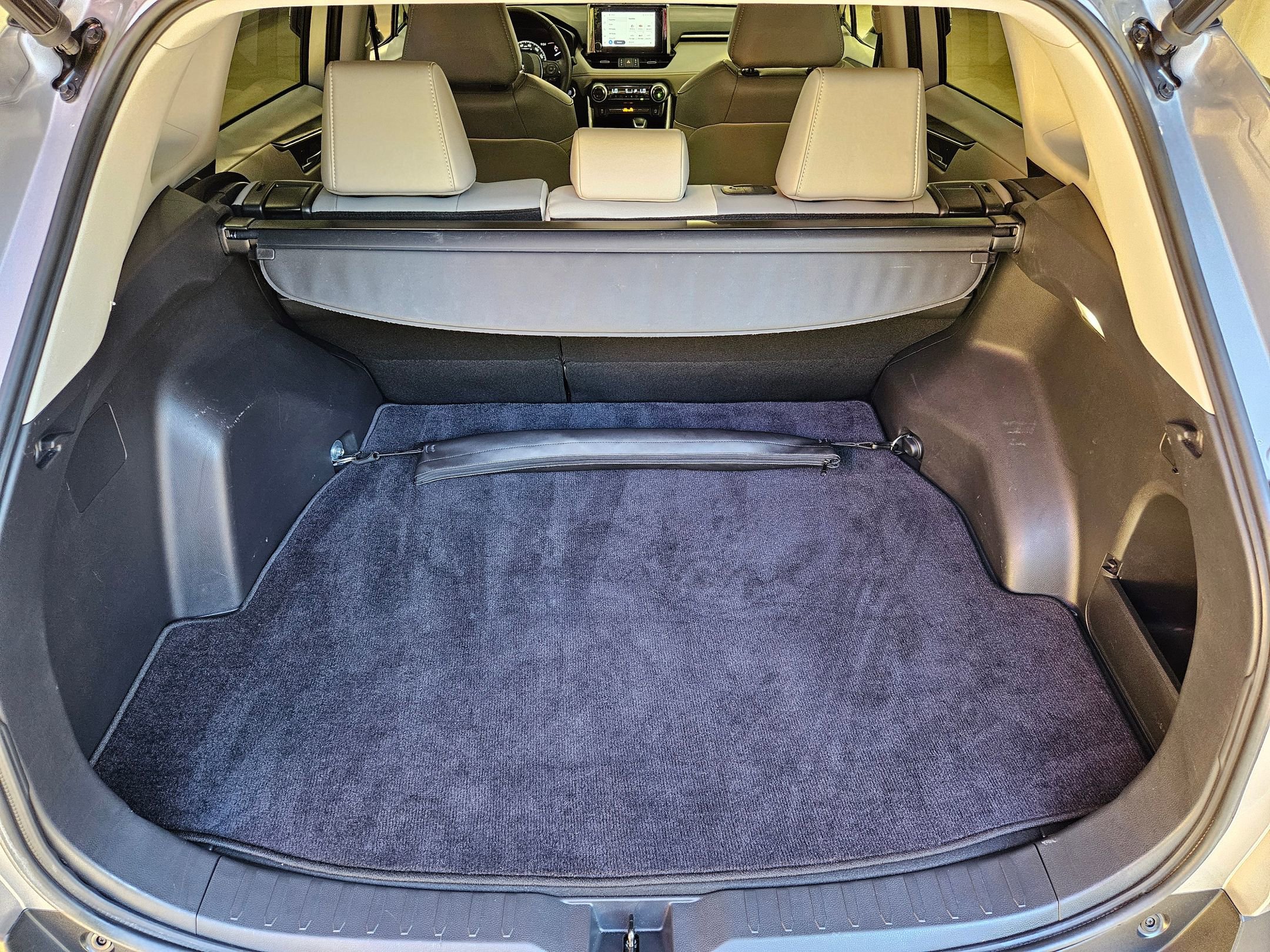 Used 2023 Toyota RAV4 XLE Premium image 18