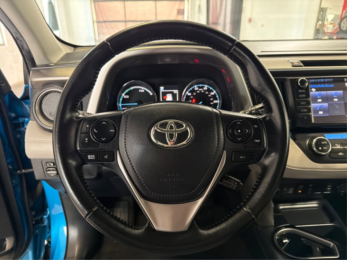 Used 2016 Toyota RAV4 Limited AWD/4WD image 22