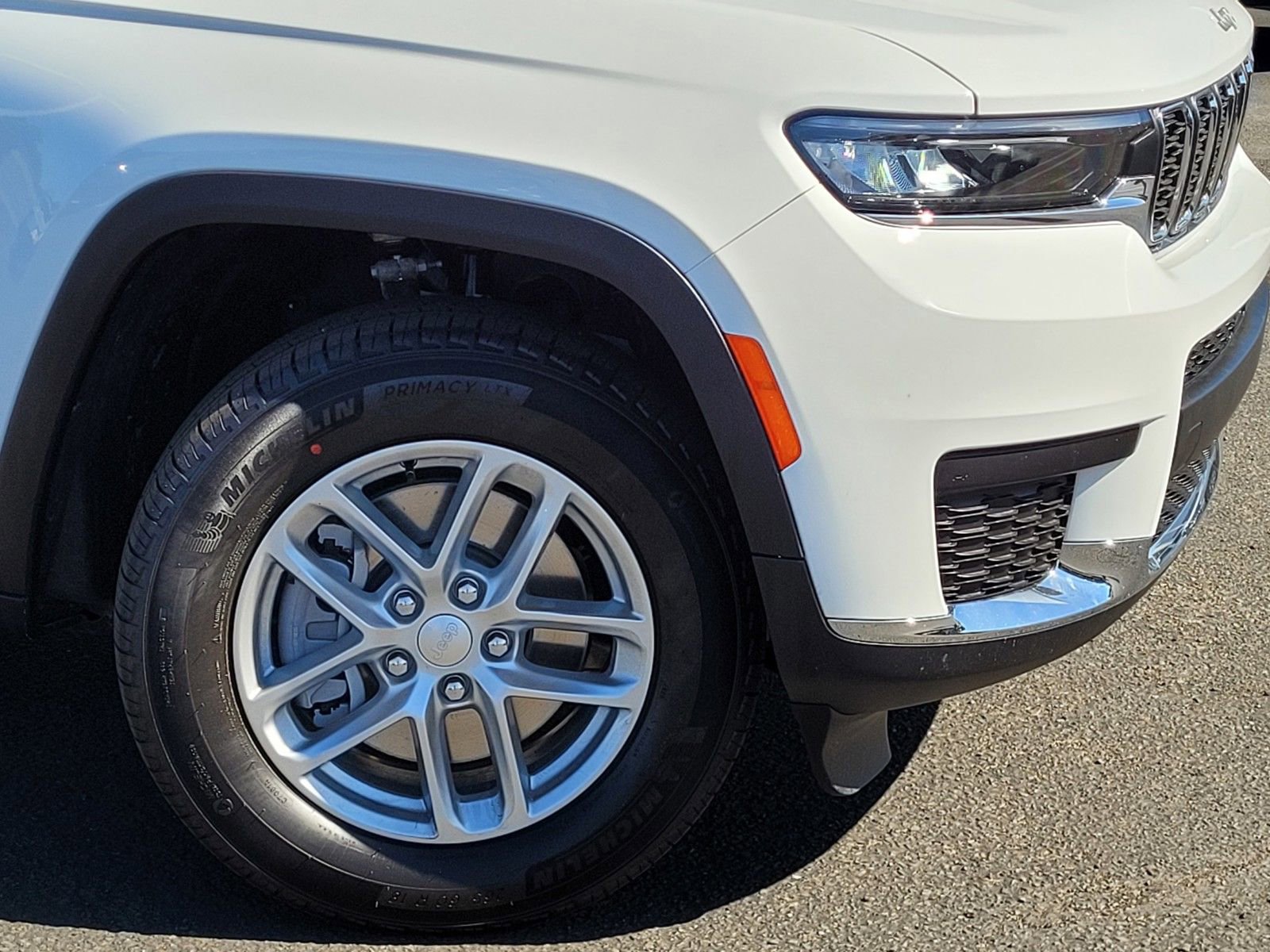 New 2026 Jeep Grand Cherokee L Laredo w/ Trailer Tow Package AWD/4WD image 9