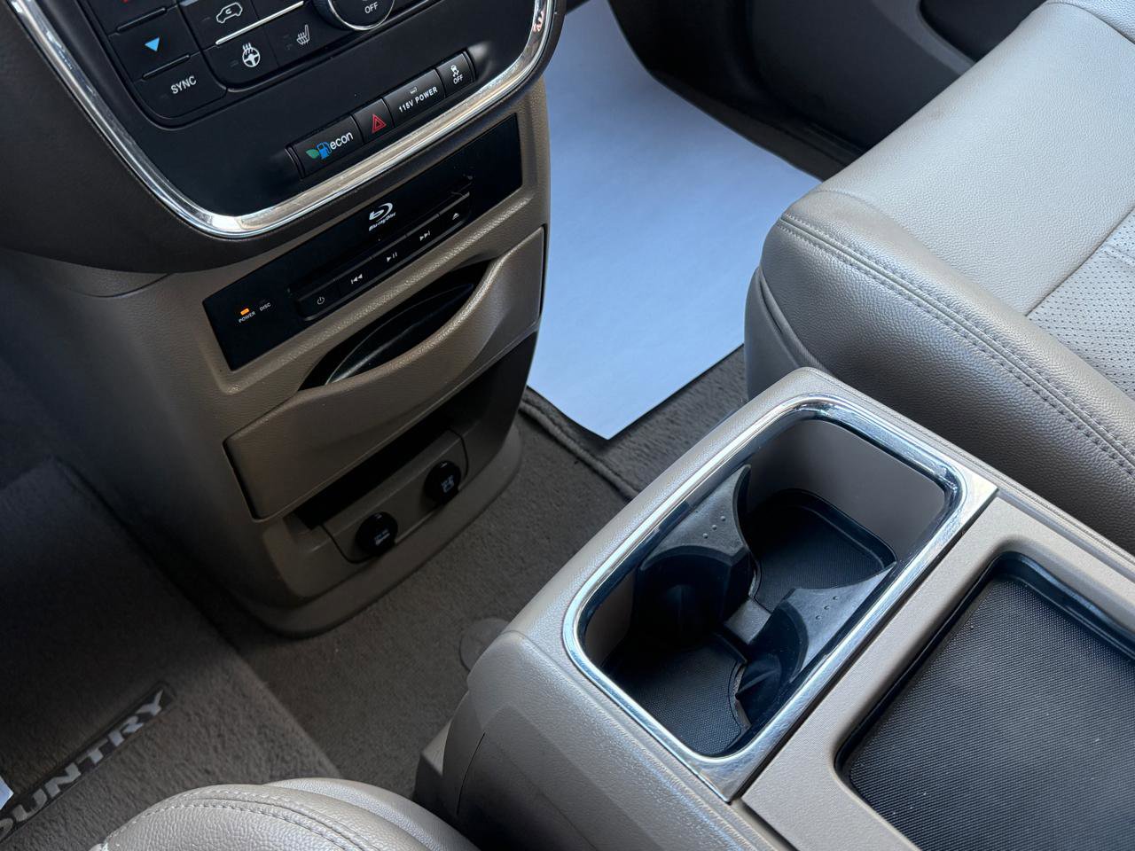 Used 2014 Chrysler Town & Country Touring-L w/ Driver Convenience Group FWD image 24