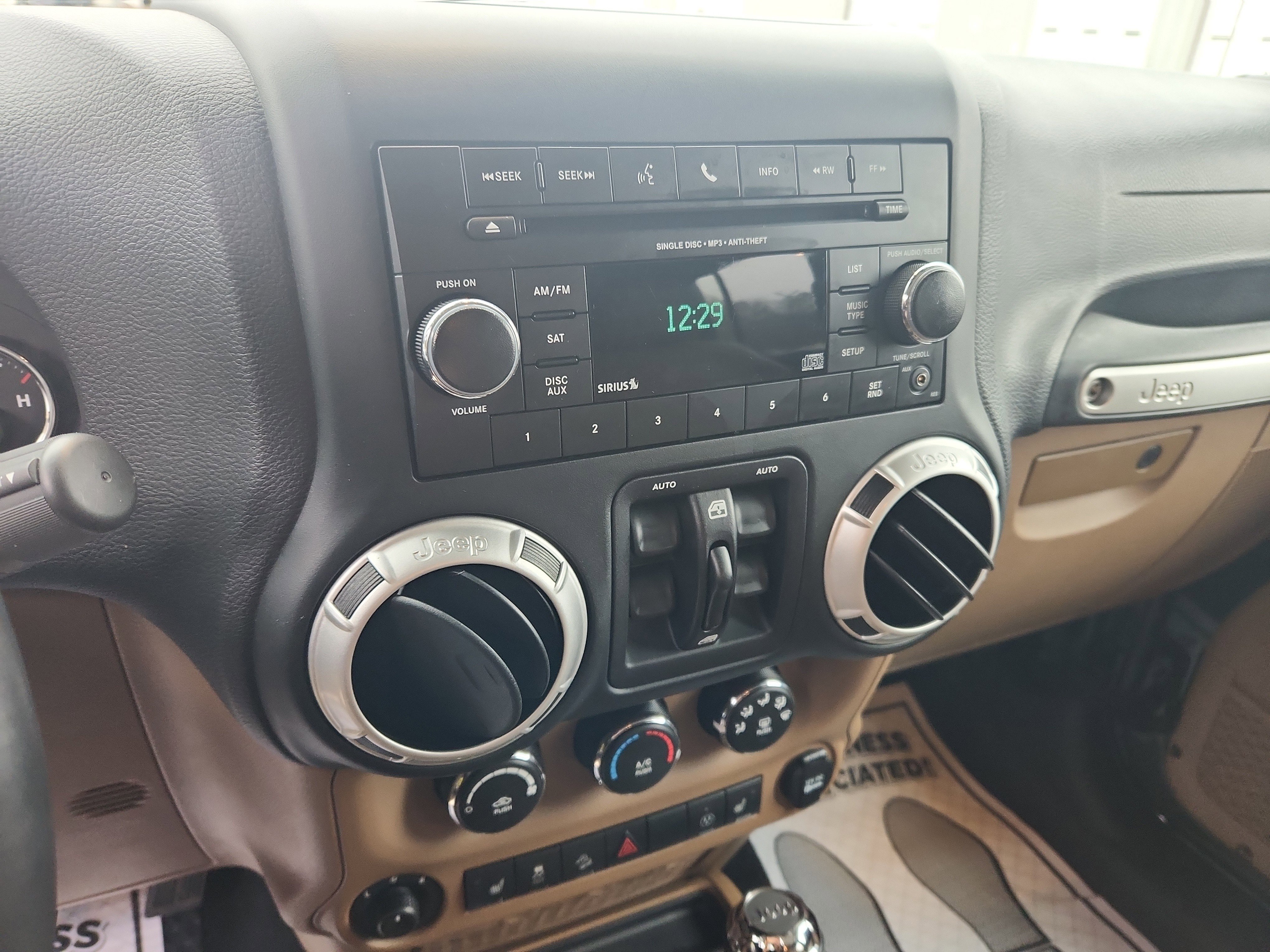 Used 2016 Jeep Wrangler Unlimited Sahara w/ Connectivity Group image 24