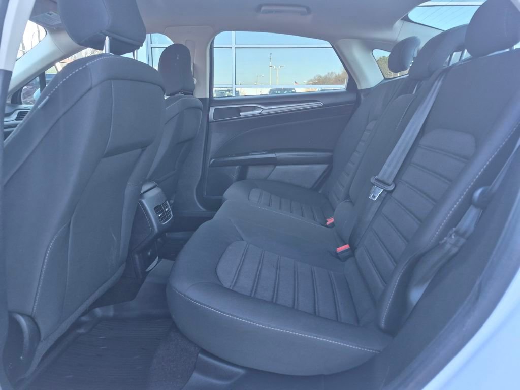 Used 2020 Ford Fusion SE image 11