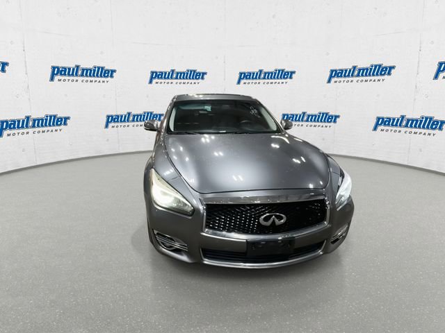 Used 2018 INFINITI Q70 Luxe w/ Cargo Package image 3