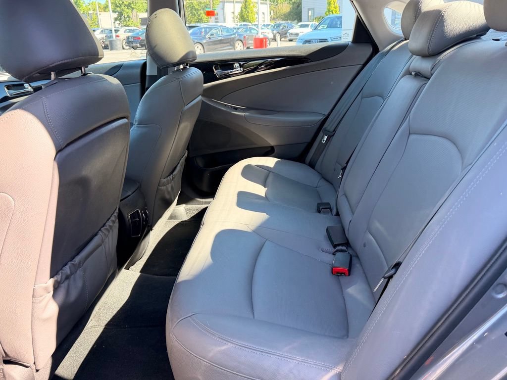 Used 2013 Hyundai Sonata Limited w/ Premium Pkg FWD image 13