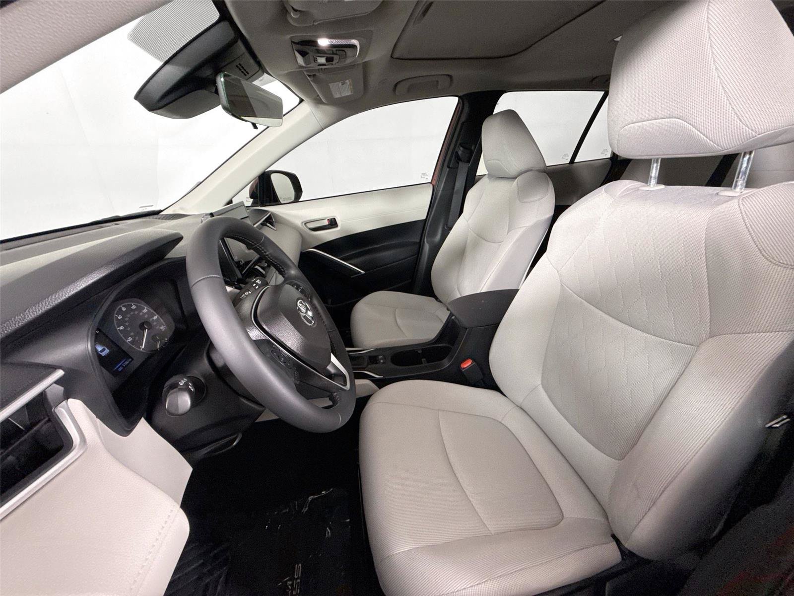 Used 2024 Toyota Corolla Cross LE w/ Moonroof Package FWD image 3