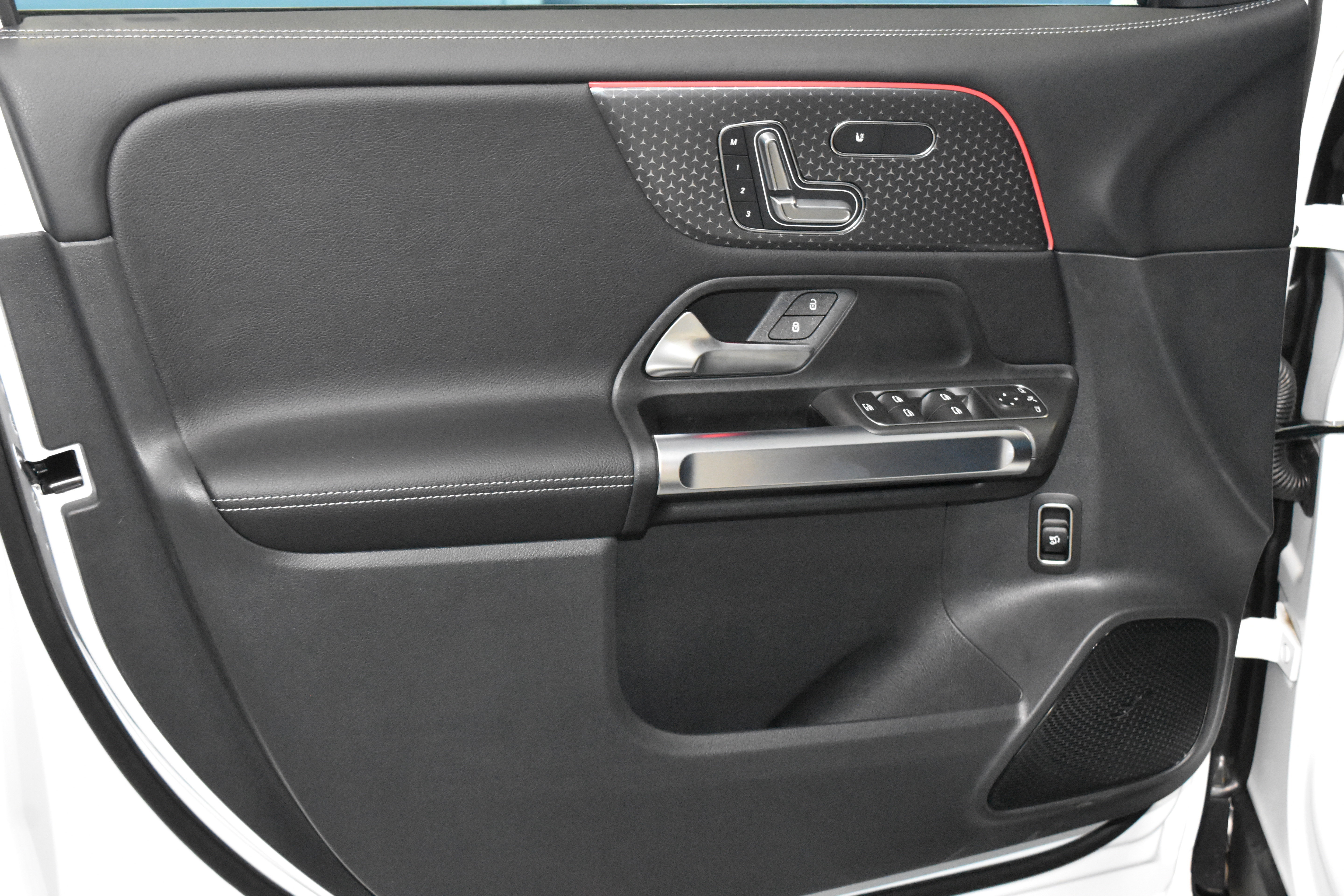 New 2026 Mercedes-Benz GLB 250 4MATIC image 3