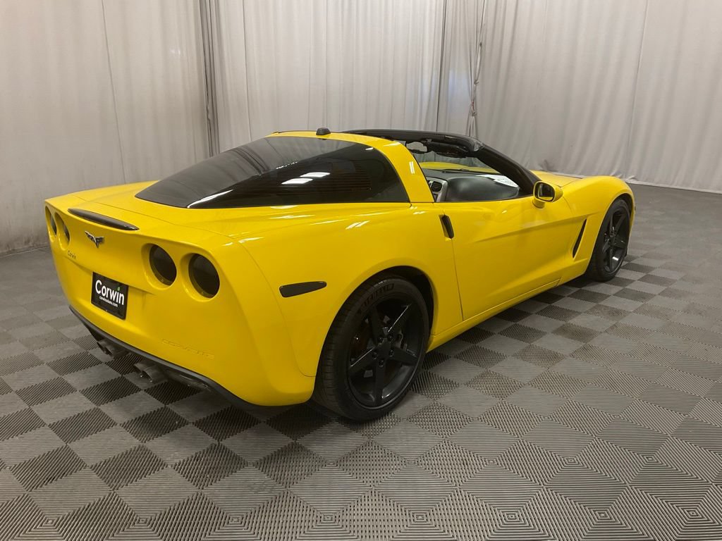 Used 2005 Chevrolet Corvette Coupe w/ Preferred Equipment Group RWD image 4