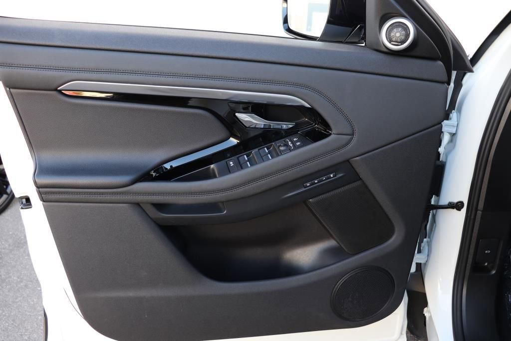 Used 2023 Land Rover Range Rover Evoque SE image 37