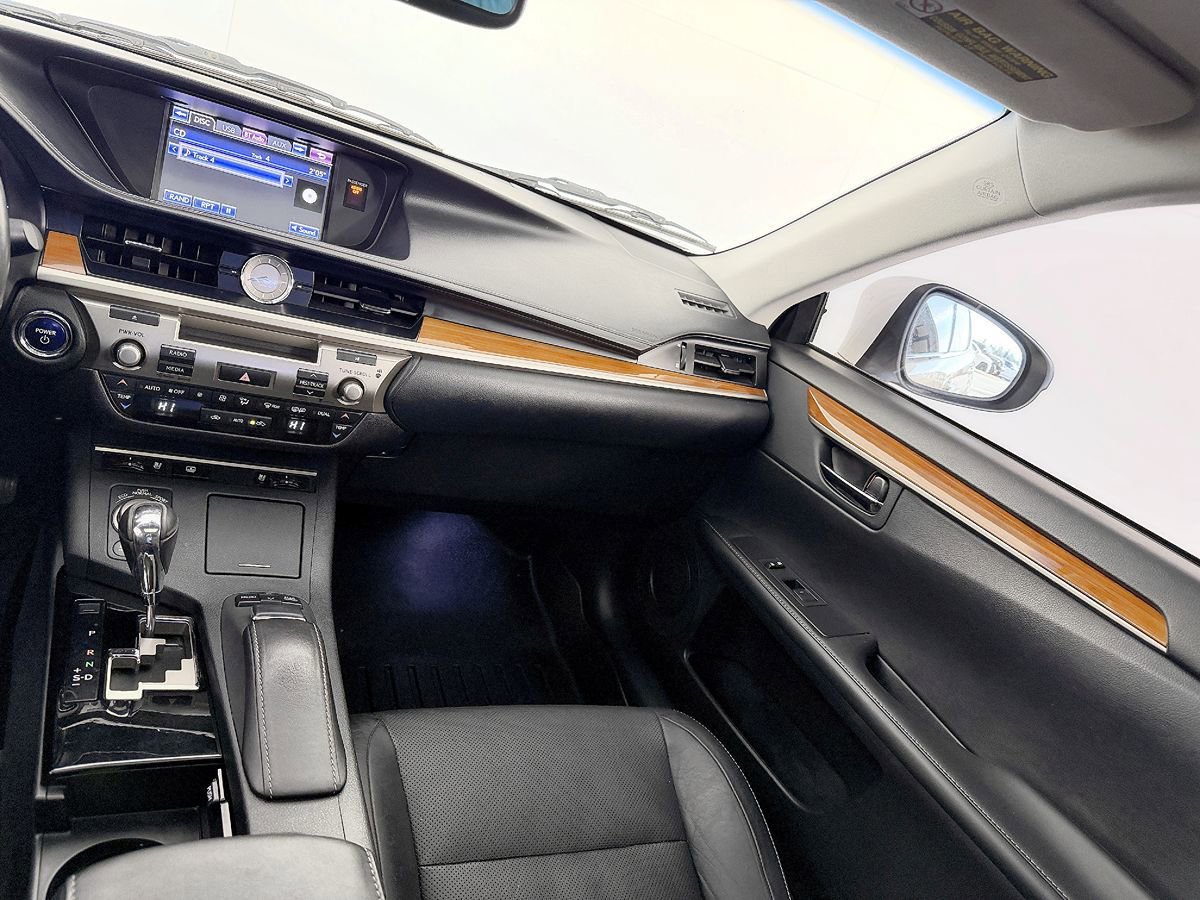 Used 2014 Lexus ES 300h w/ Luxury Package w/Bamboo Trim FWD image 46