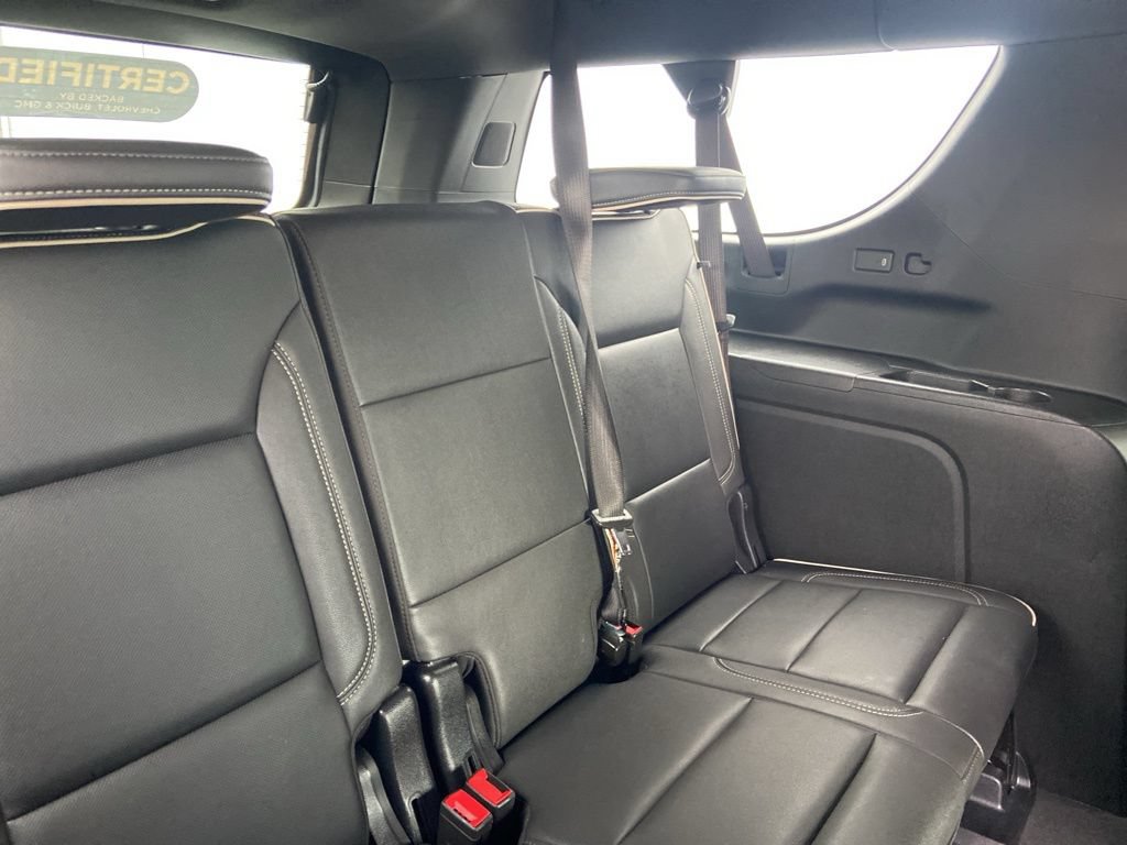 Used 2025 Chevrolet Suburban Premier AWD/4WD image 7