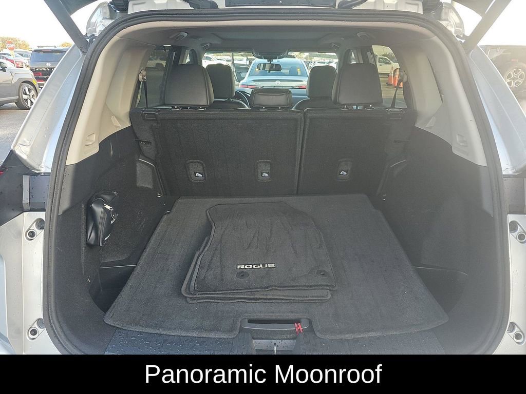 Used 2024 Nissan Rogue SV w/ SV Premium Package image 8