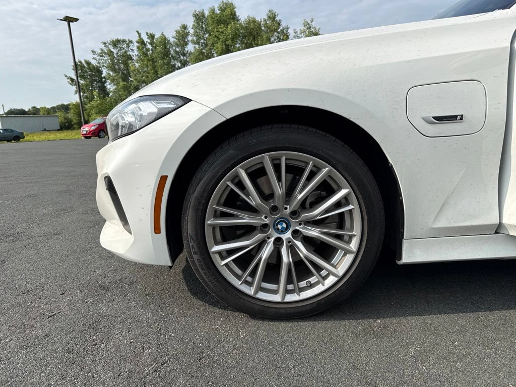 Used 2023 BMW 330e xDrive w/ Driving Assistance Package AWD/4WD image 25