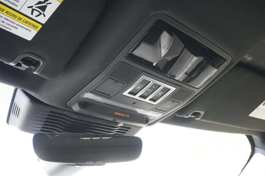 Used 2025 Land Rover Discovery S AWD/4WD image 16
