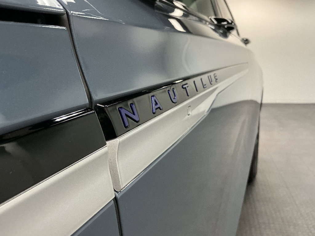 Used 2026 Lincoln Nautilus Reserve AWD/4WD image 3