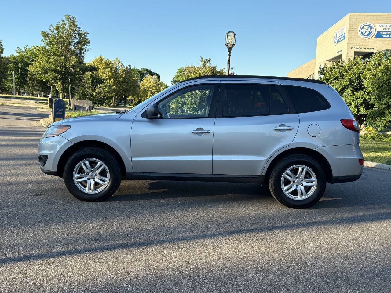Used 2010 Hyundai Santa Fe GLS AWD/4WD image 17
