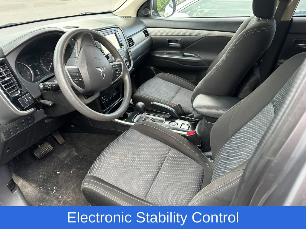 Used 2018 Mitsubishi Outlander AWD image 9