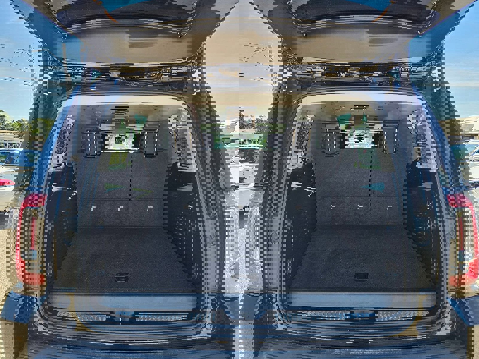 Used 2019 GMC Yukon XL SLT w/ Open Road Package image 4