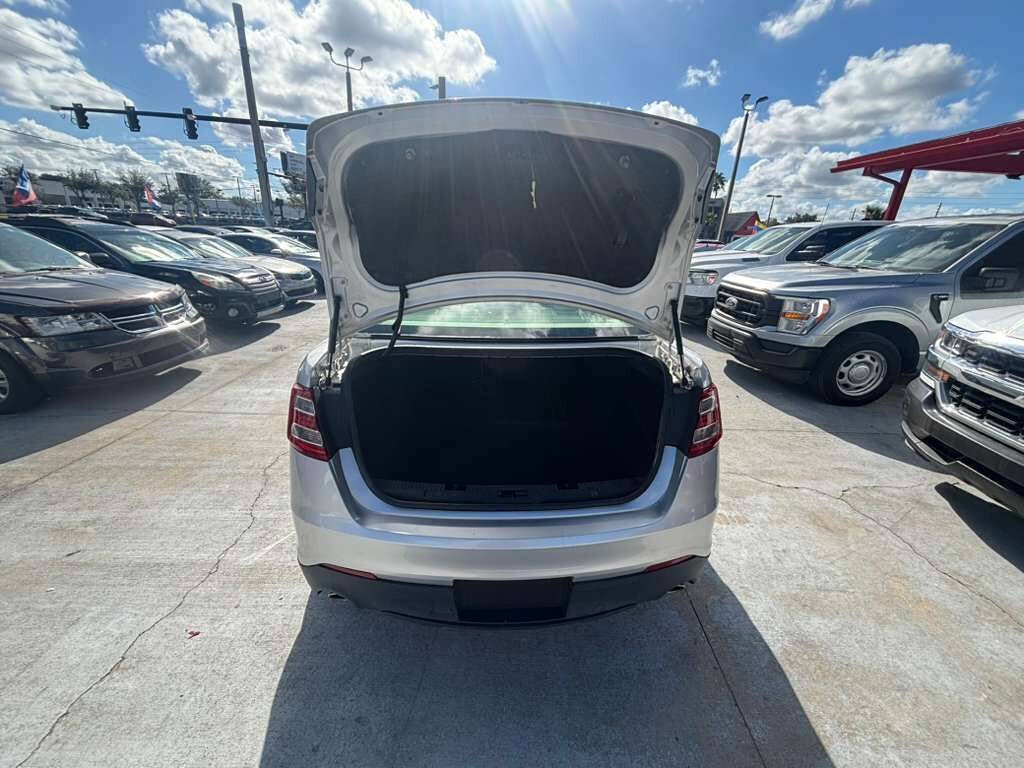 Used 2017 Ford Taurus SE FWD image 2