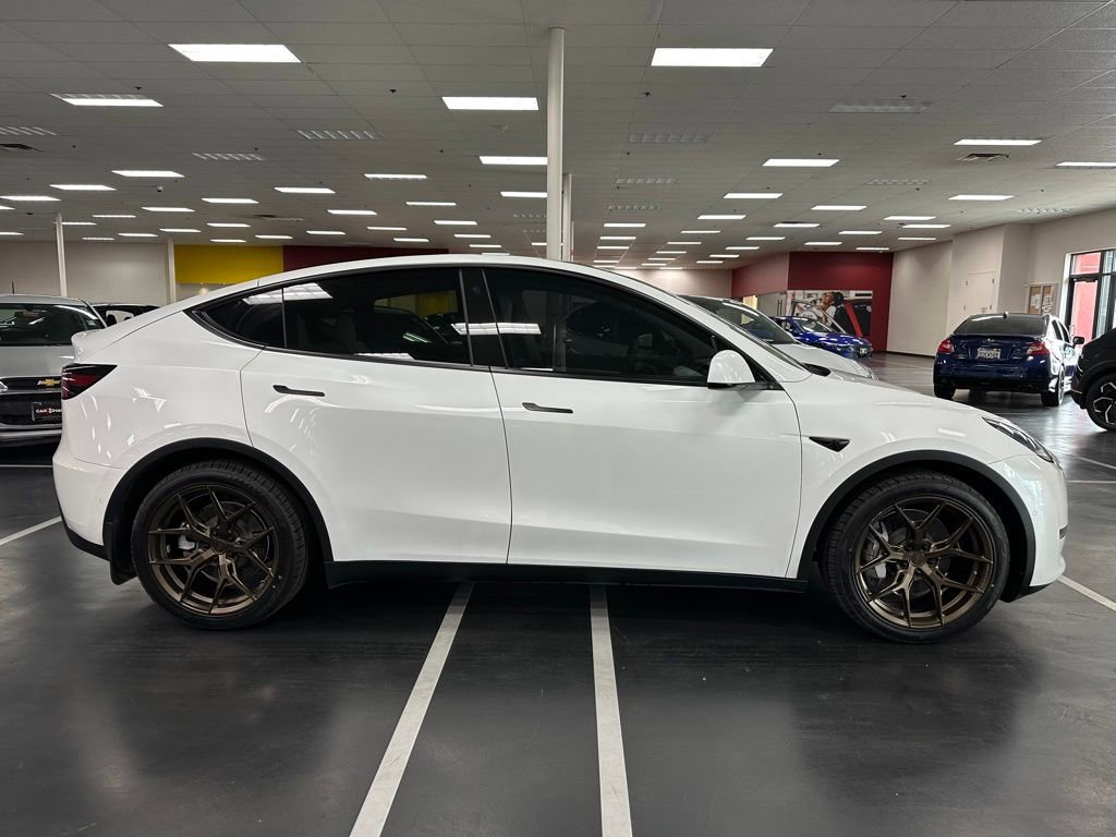 Used 2021 Tesla Model Y Long Range image 8