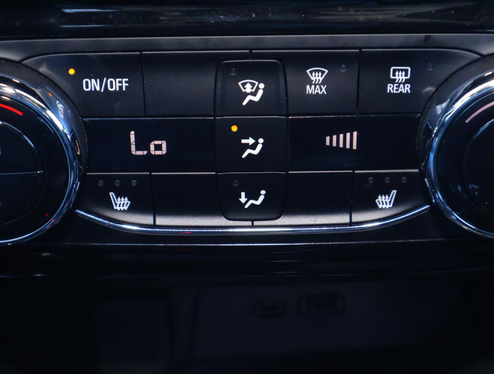 Used 2024 Chevrolet Trax RS w/ Sunroof Package image 29