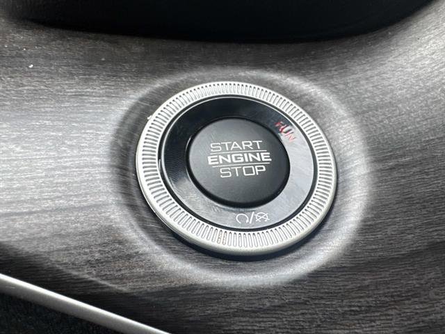 Used 2023 Jeep Grand Cherokee L Limited w/ Black Appearance Package image 17