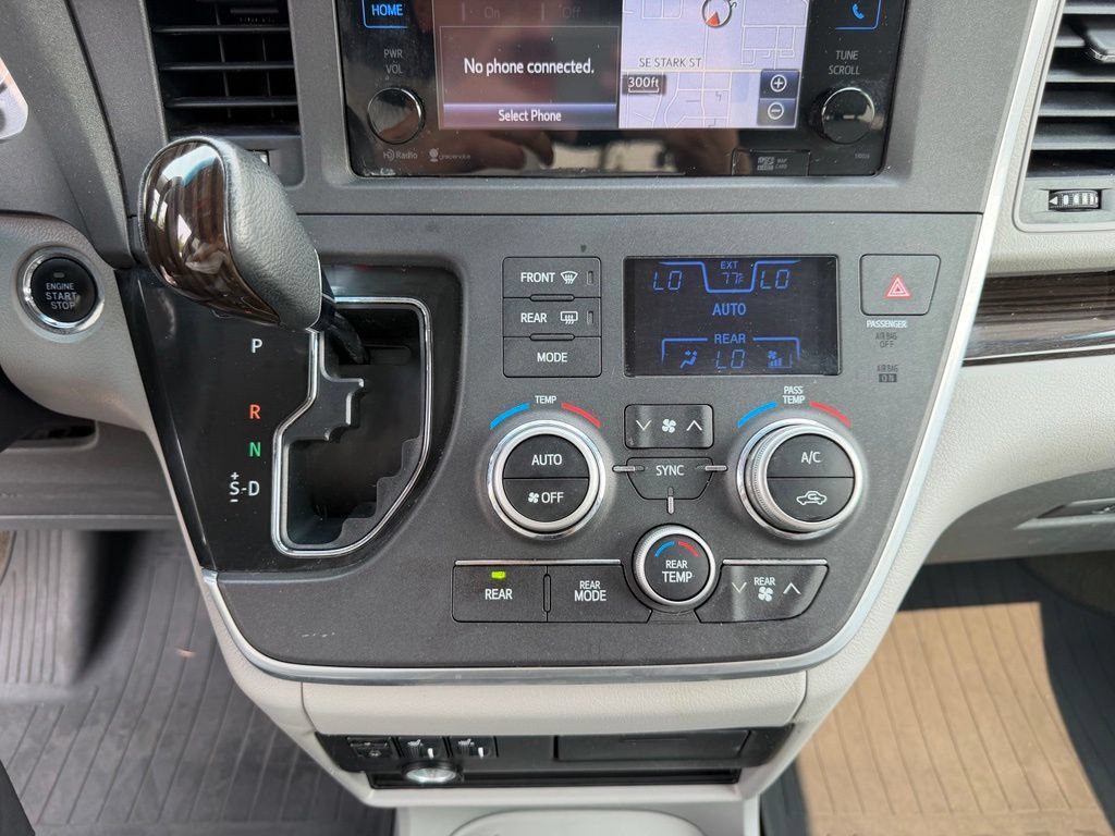 Used 2015 Toyota Sienna XLE w/ XLE Navigation Package FWD image 23
