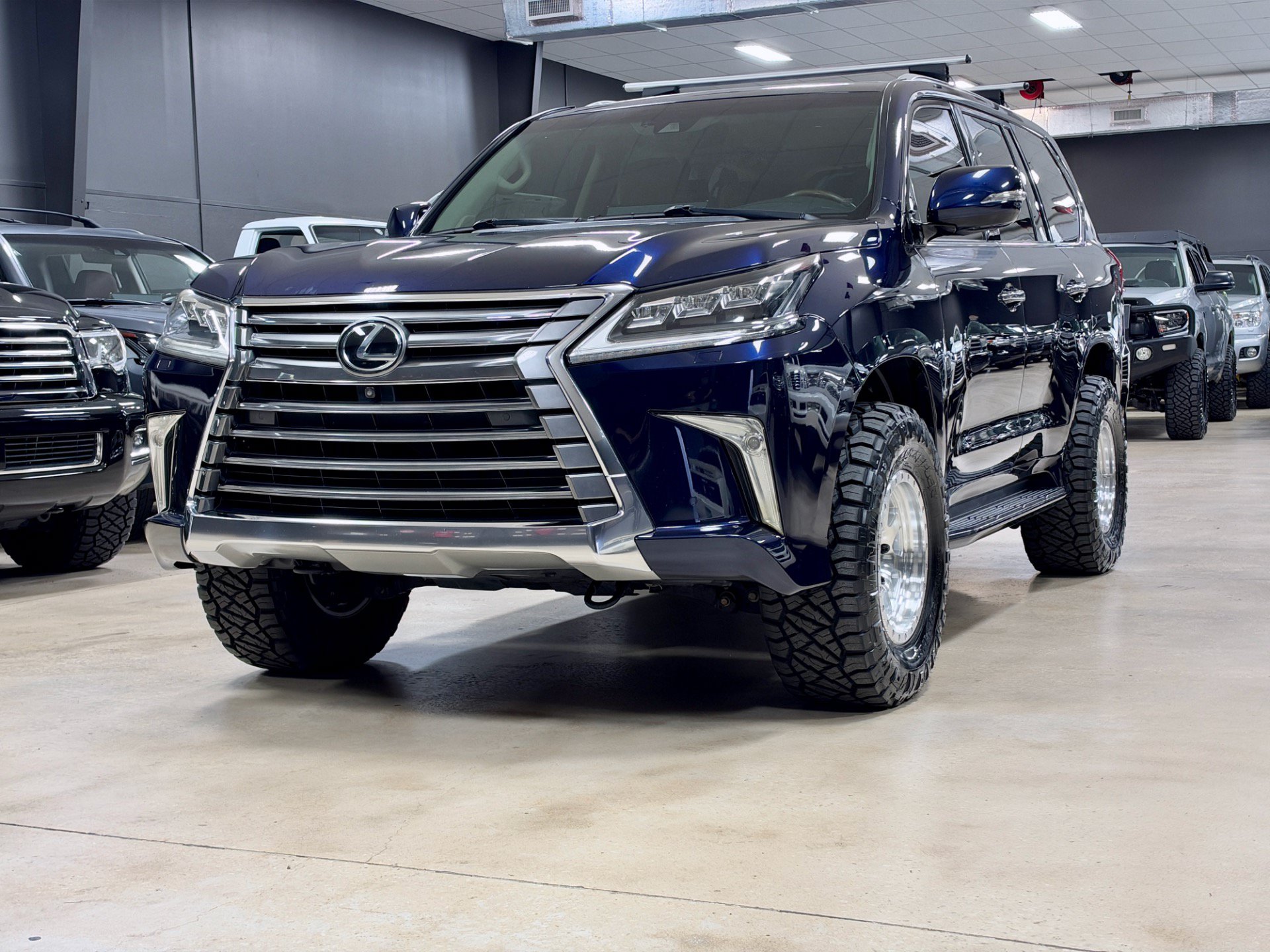 Used 2017 Lexus LX 570 4WD w/ Luxury Package image 3