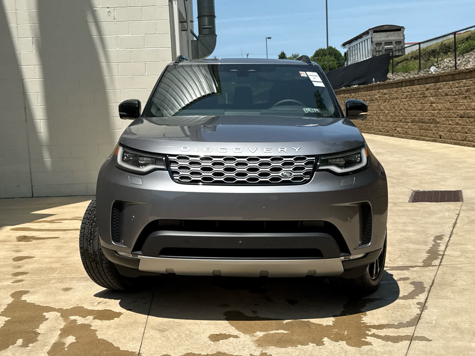 Used 2025 Land Rover Discovery S AWD/4WD image 2