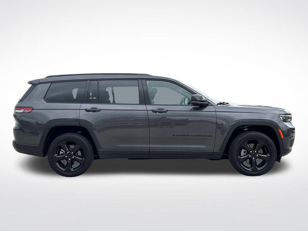 Used 2025 Jeep Grand Cherokee L Altitude AWD/4WD image 9