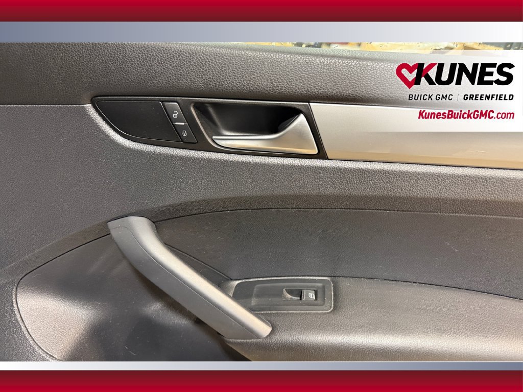 Used 2013 Volkswagen Passat 2.5 S FWD image 28