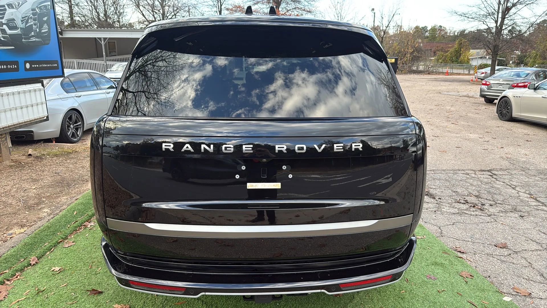 Used 2024 Land Rover Range Rover SE image 3