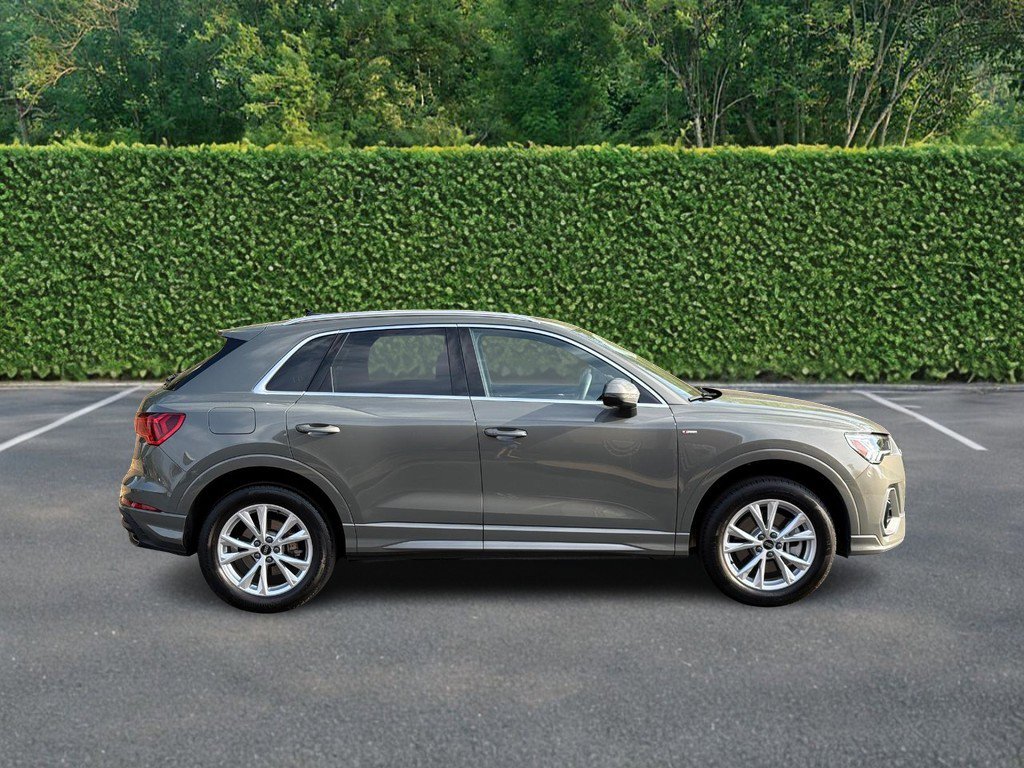 Used 2024 Audi Q3 2.0T Premium Plus image 2