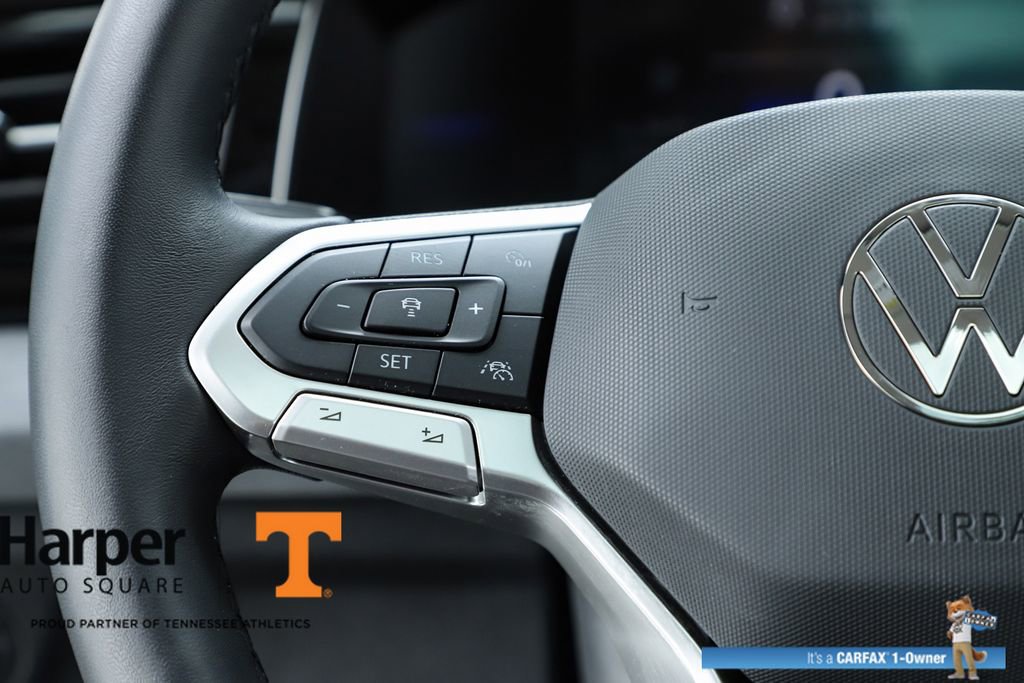 Used 2025 Volkswagen Jetta SE w/ Sunroof Package image 21