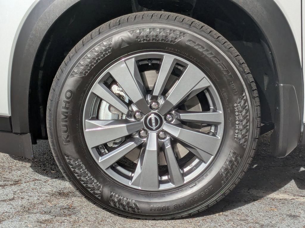 New 2025 Nissan Pathfinder SV image 9