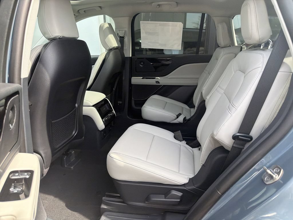 New 2026 Lincoln Aviator AWD image 6