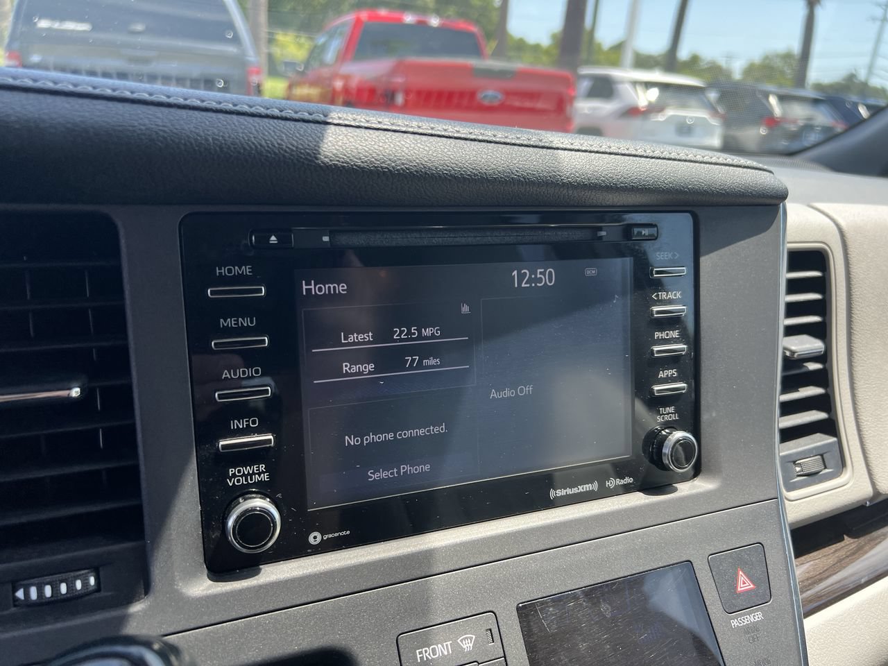 Used 2018 Toyota Sienna XLE FWD image 23