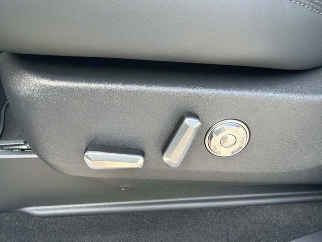 New 2026 Lincoln Navigator L Reserve w/ Jet Appearance Package AWD/4WD image 11