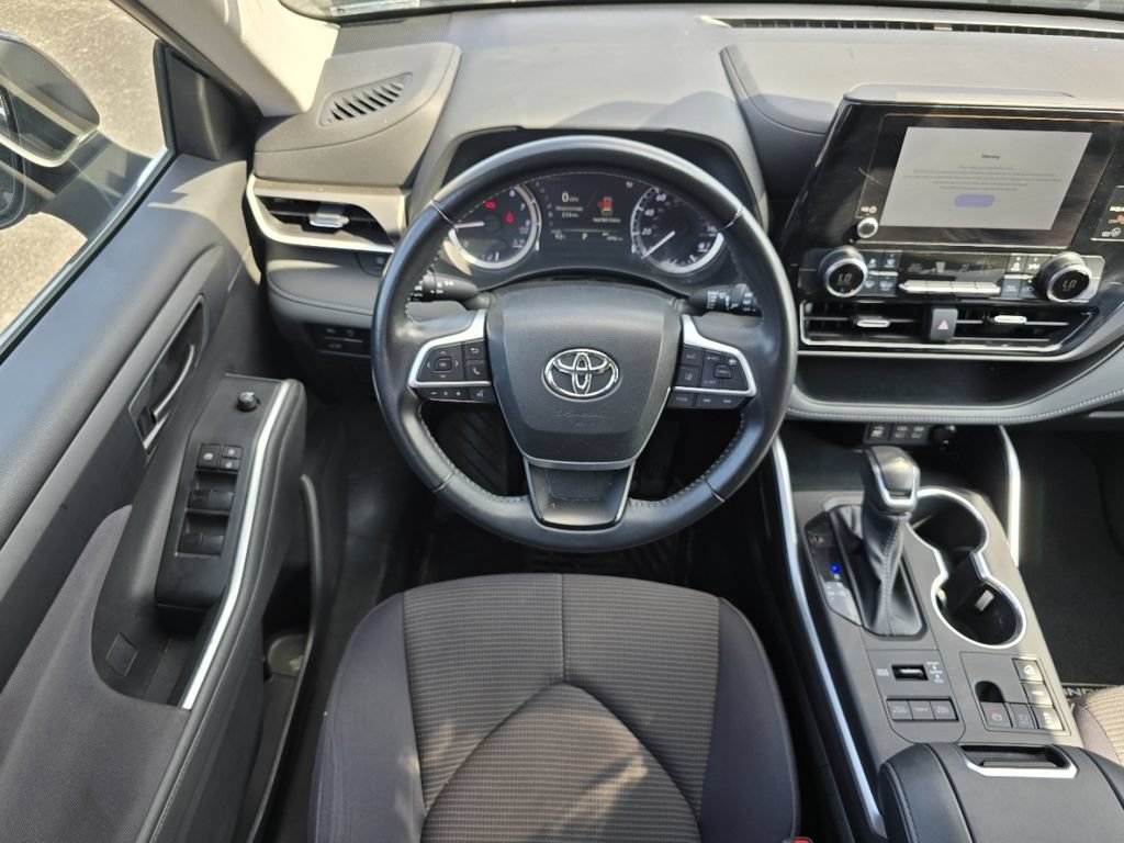 Used 2023 Toyota Highlander LE AWD/4WD image 23